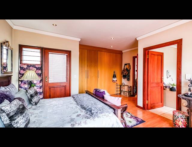 2 BEDROOM TOWNHOUSE FOR SALE IN BEDFORDVIEW